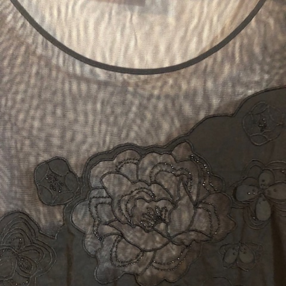 Stunning Laurèl black sheer top w/ black appliqué